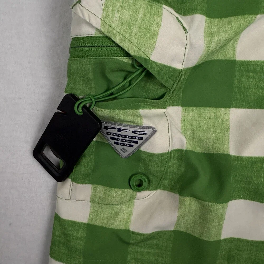 COLUMBIA PFG Board Shorts Omni-Shield Stretch Green Plaid Fishing Mens 32x11